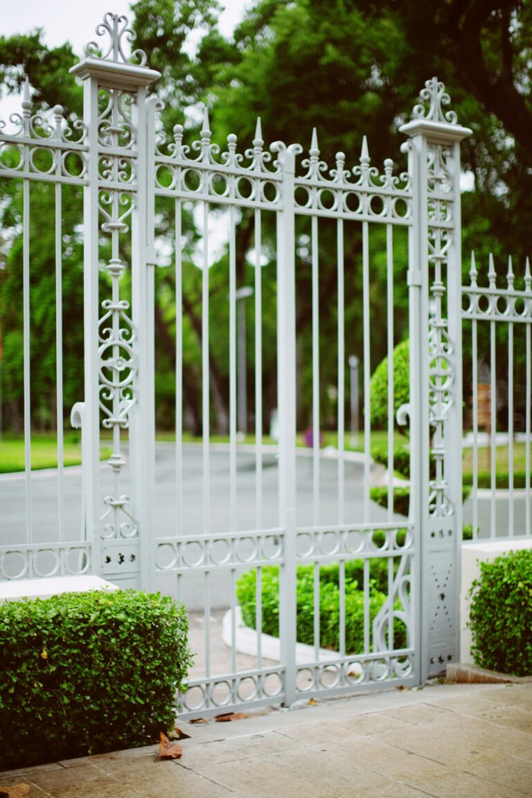 Fence Cleaning in Lake Alfred 5 White metal fence